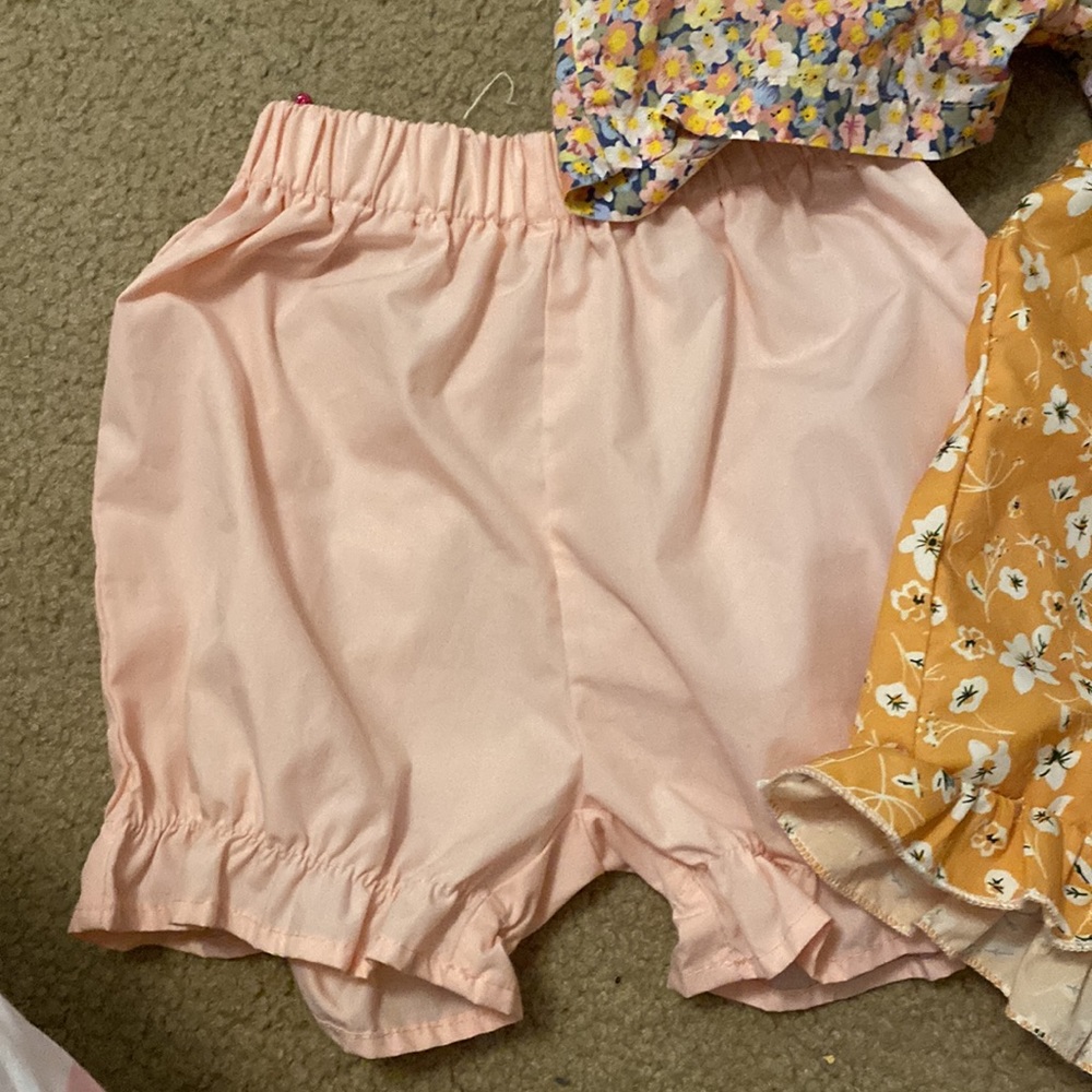 Shorts - Picture 2 of 4